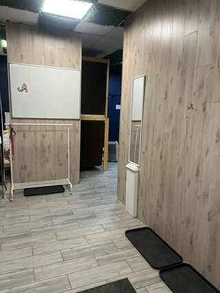 Гостиница Мансарда Казань Односпальная кровать в общем номере для мужчин с общей ванной комнатой.-3